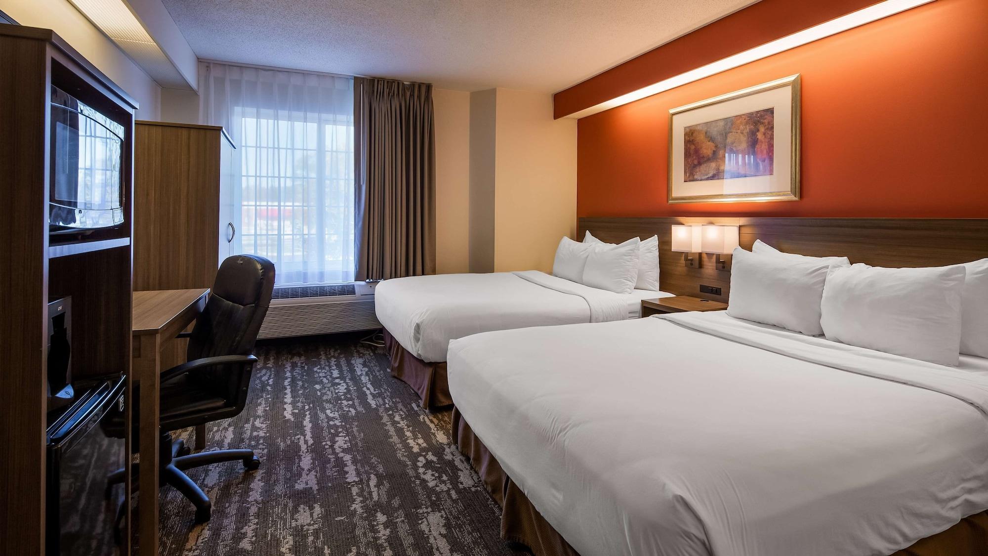 Charlevoix Inn & Suites Surestay Collection By Best Western מראה חיצוני תמונה