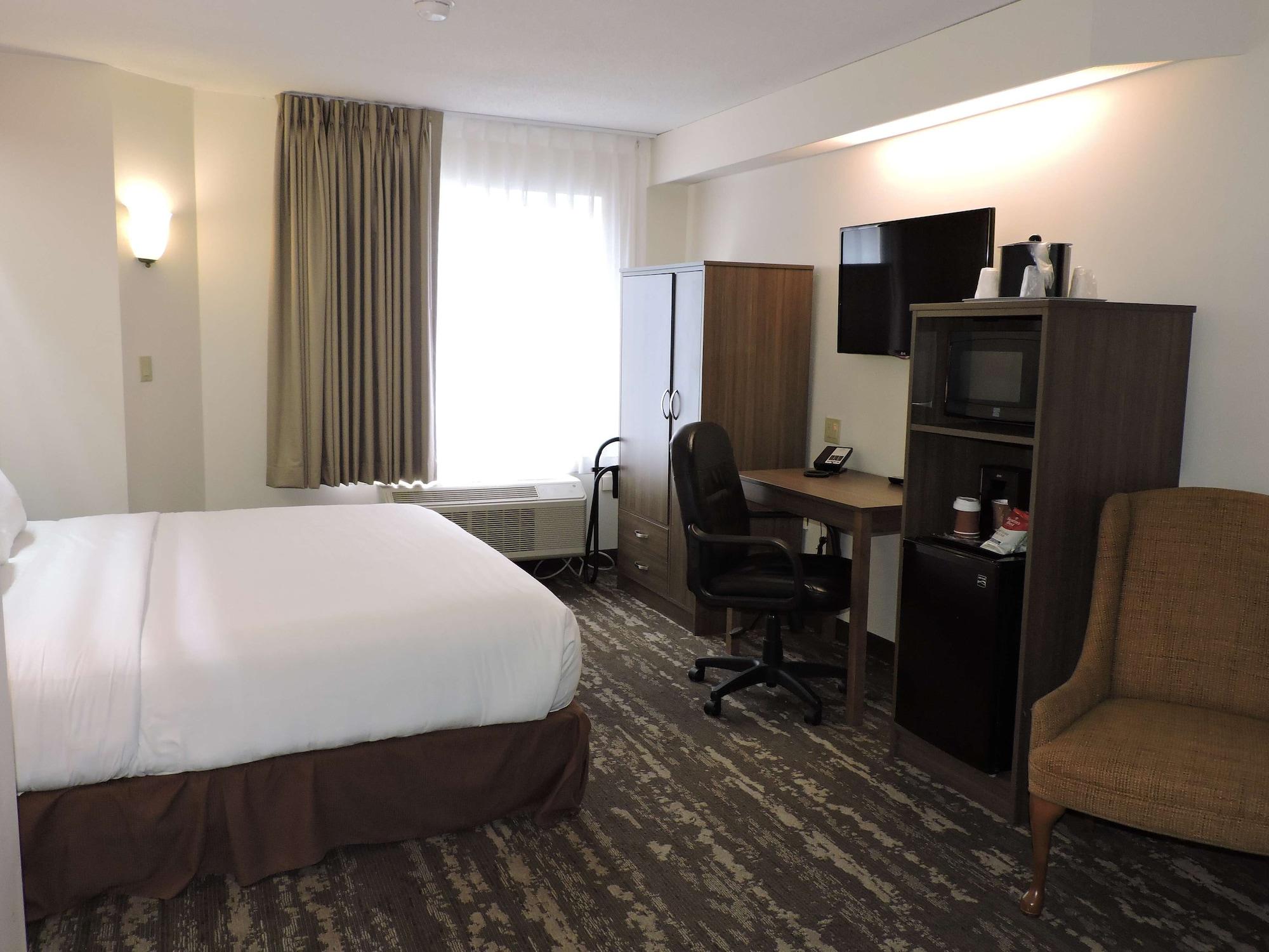 Charlevoix Inn & Suites Surestay Collection By Best Western מראה חיצוני תמונה