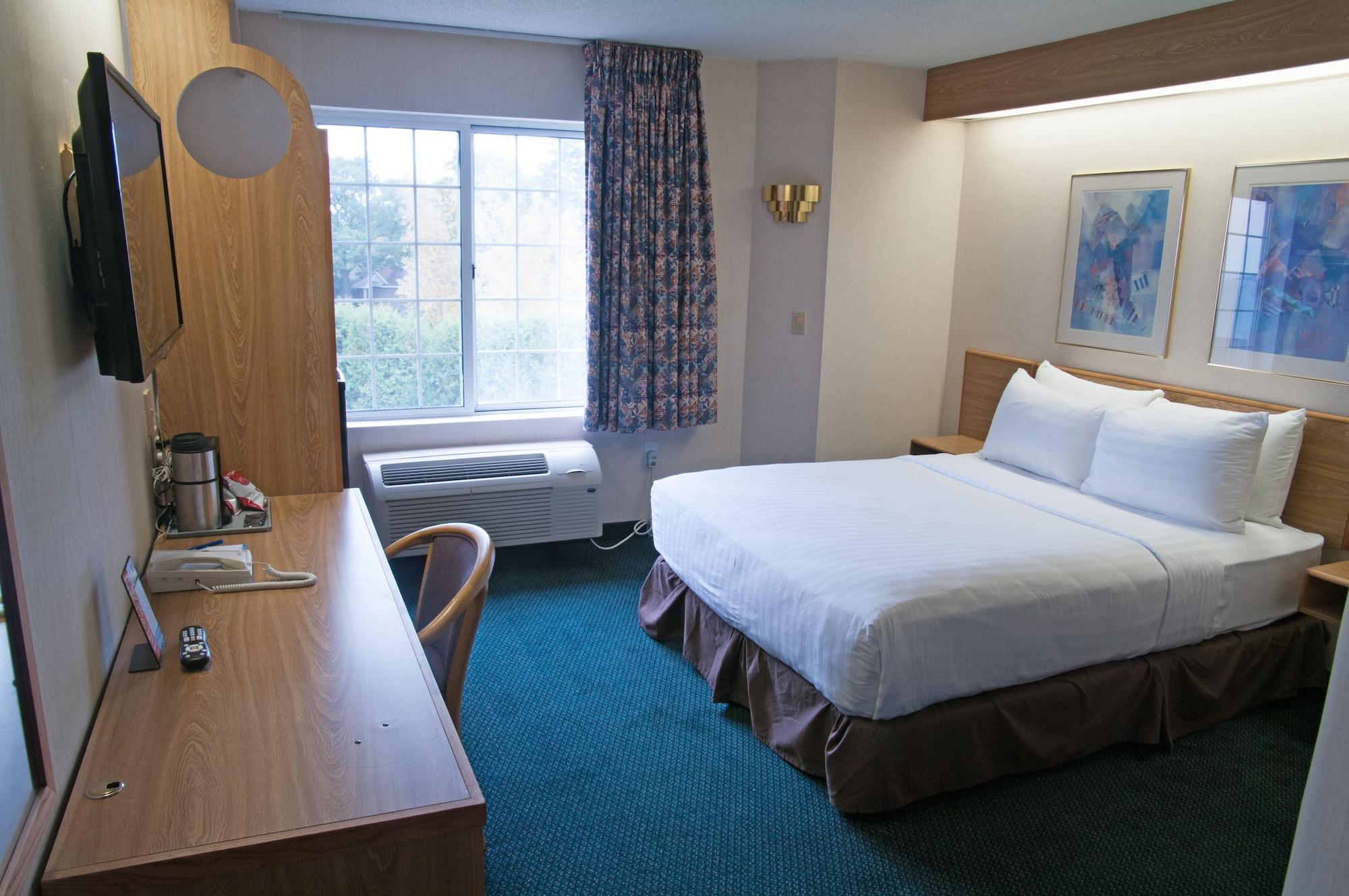 Charlevoix Inn & Suites Surestay Collection By Best Western מראה חיצוני תמונה