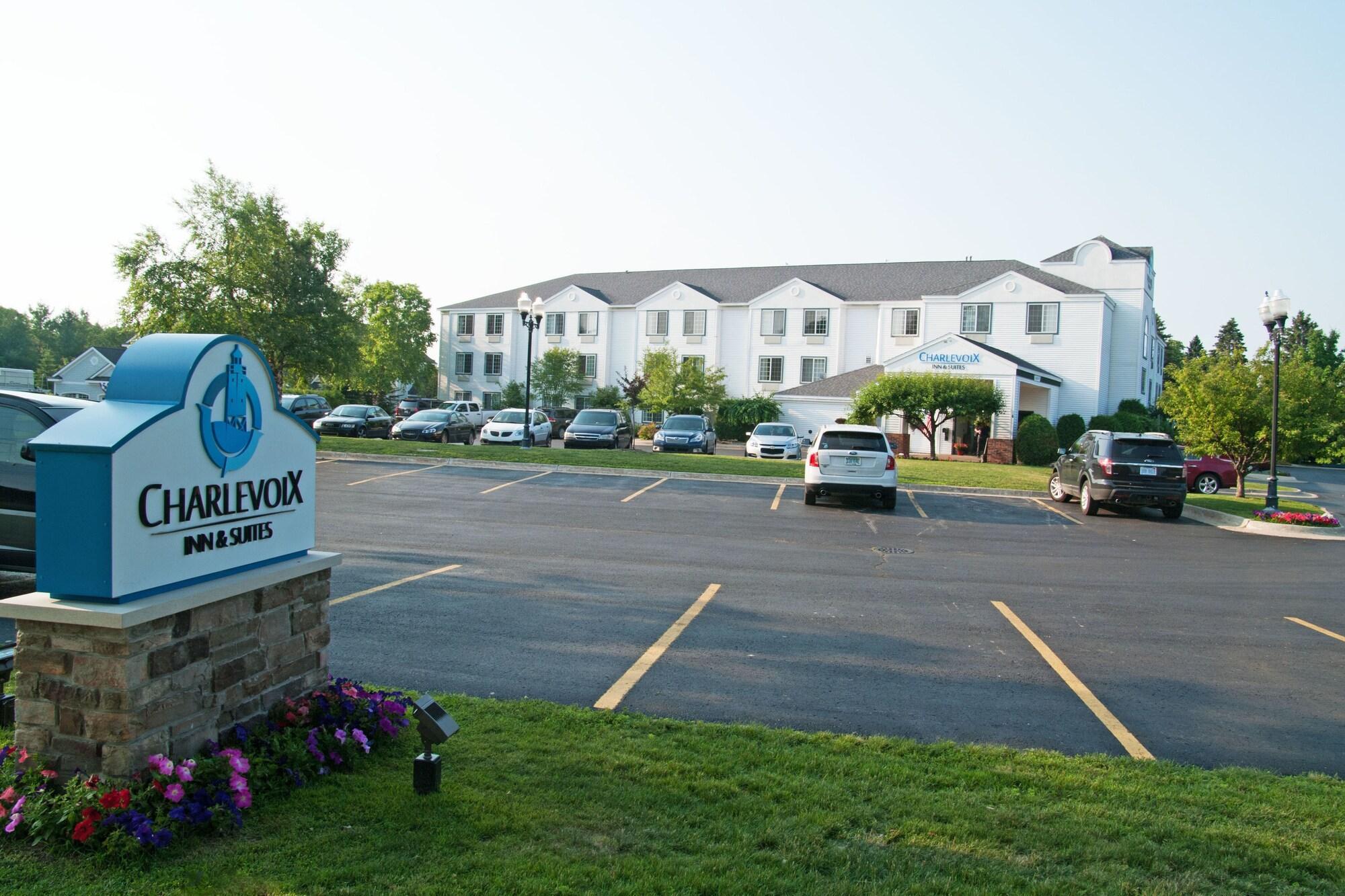 Charlevoix Inn & Suites Surestay Collection By Best Western מראה חיצוני תמונה