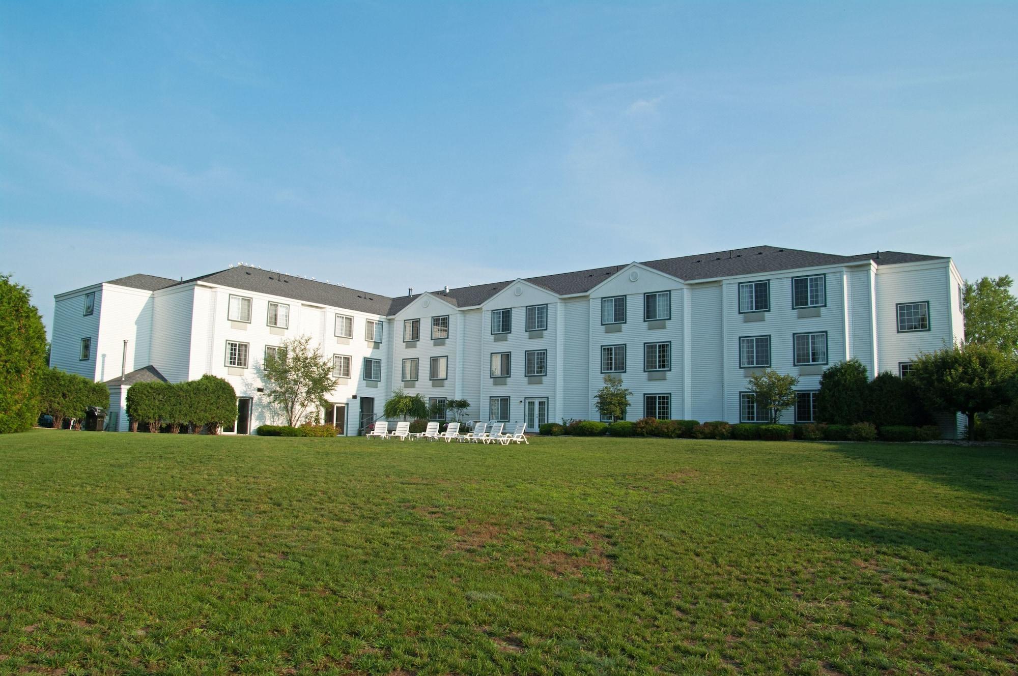 Charlevoix Inn & Suites Surestay Collection By Best Western מראה חיצוני תמונה