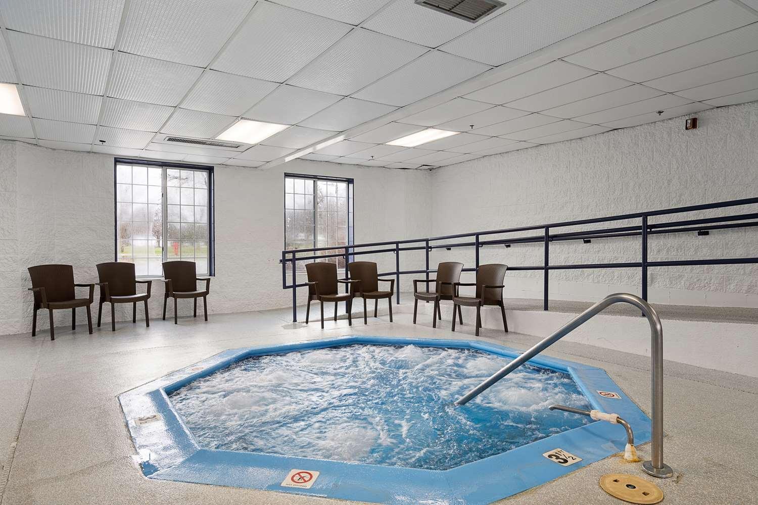 Charlevoix Inn & Suites Surestay Collection By Best Western מראה חיצוני תמונה