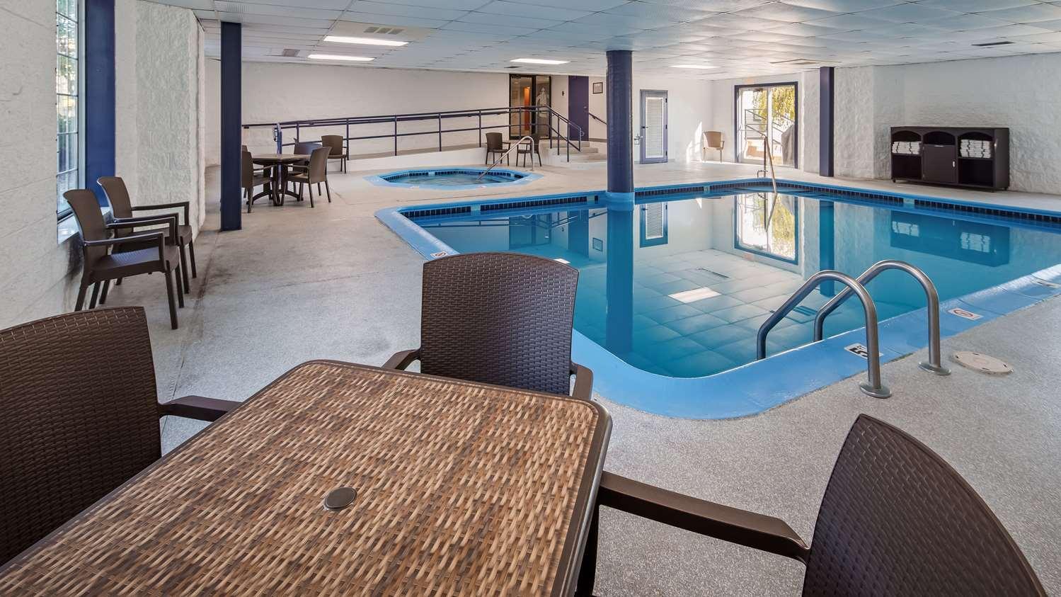 Charlevoix Inn & Suites Surestay Collection By Best Western מראה חיצוני תמונה