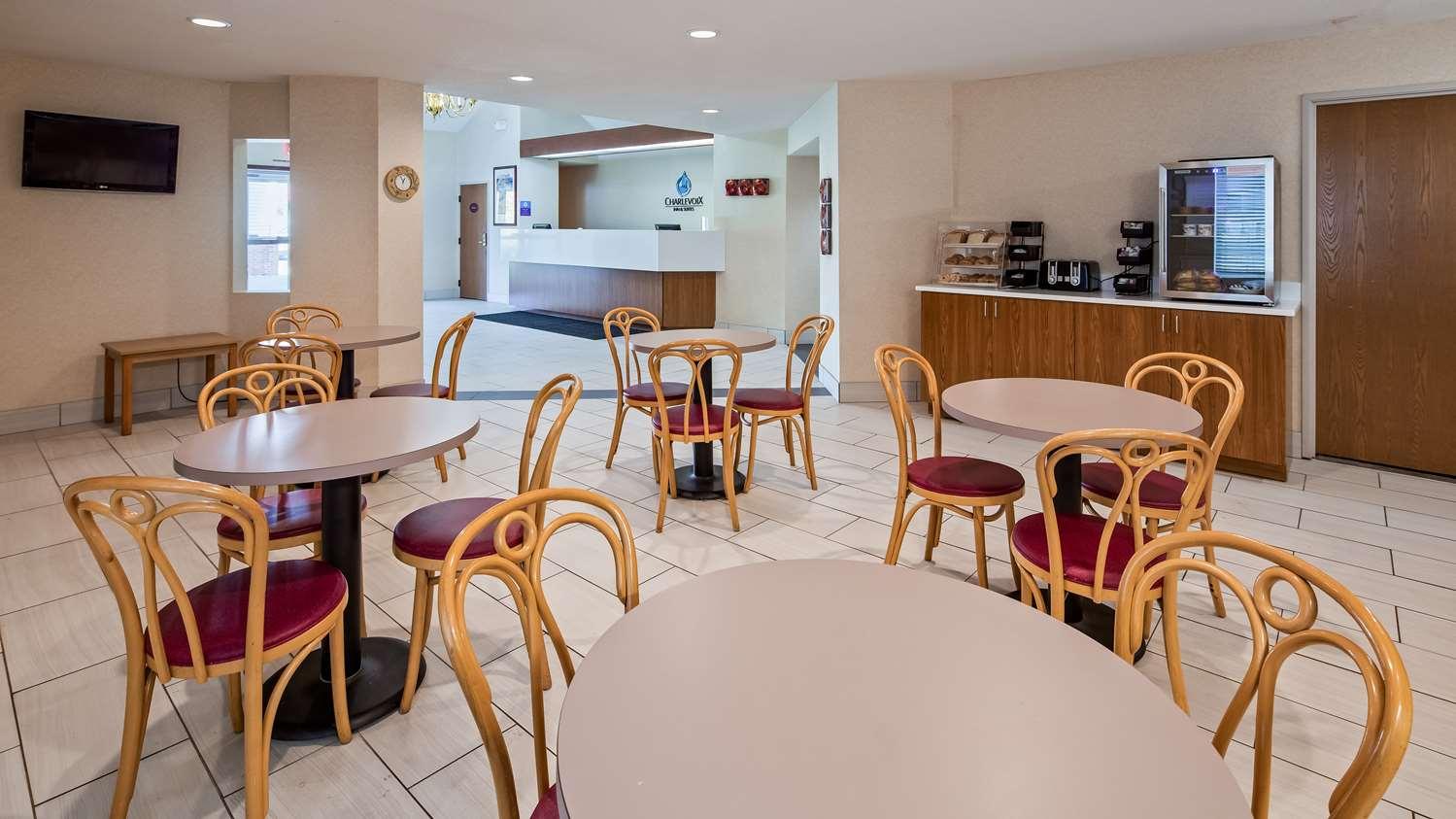 Charlevoix Inn & Suites Surestay Collection By Best Western מראה חיצוני תמונה