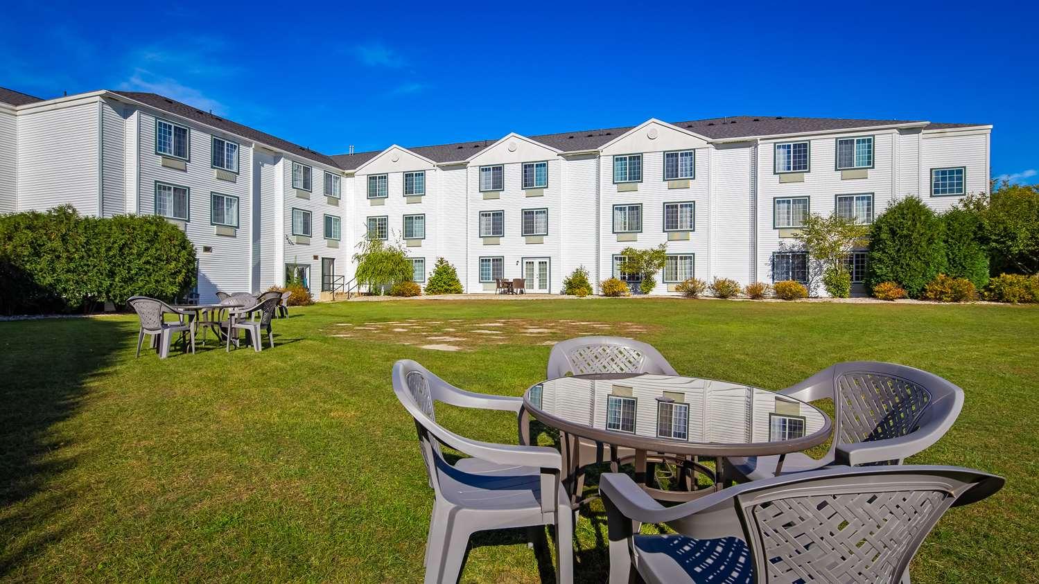 Charlevoix Inn & Suites Surestay Collection By Best Western מראה חיצוני תמונה