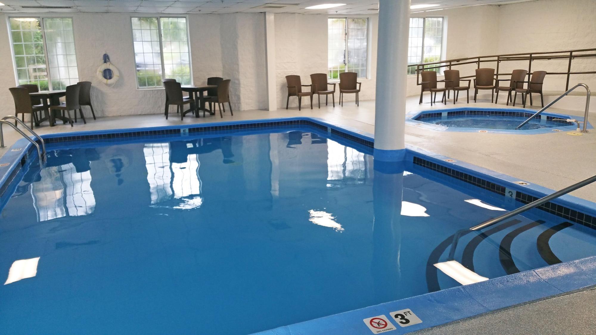 Charlevoix Inn & Suites Surestay Collection By Best Western מראה חיצוני תמונה